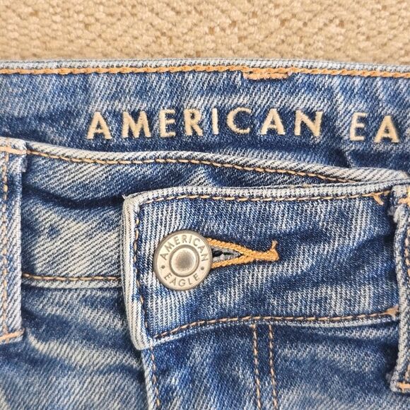 American Eagle Distressed Mom Short Cuffed Hem Shorts - Size 2 - Picture 7 of 15